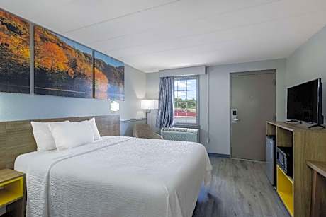 1 Queen Bed Non-Smoking