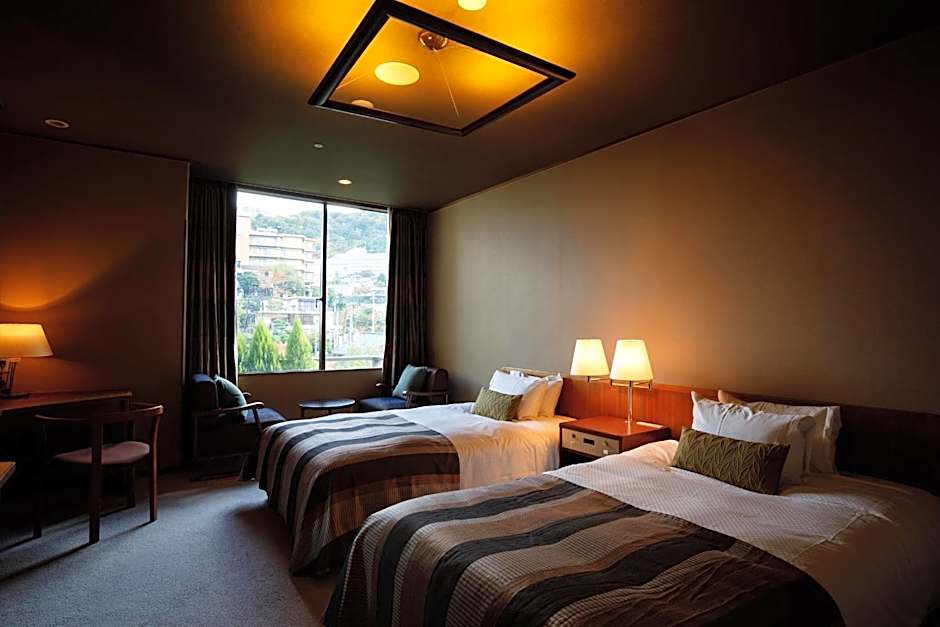 Nakanobo Zuien (Adult Only)