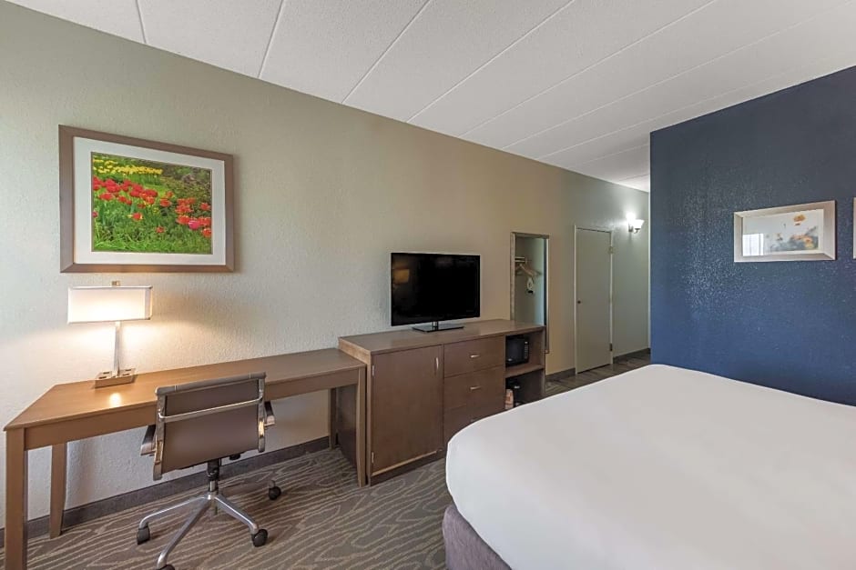Comfort Inn & Suites Tipp City - I-75