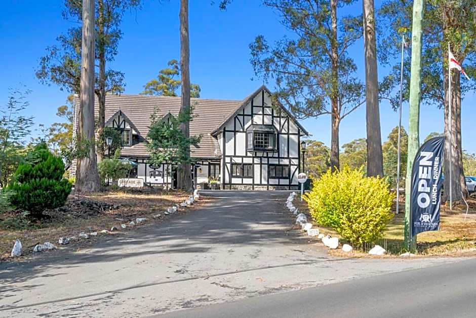 The Fox and Hounds Historic Hotel