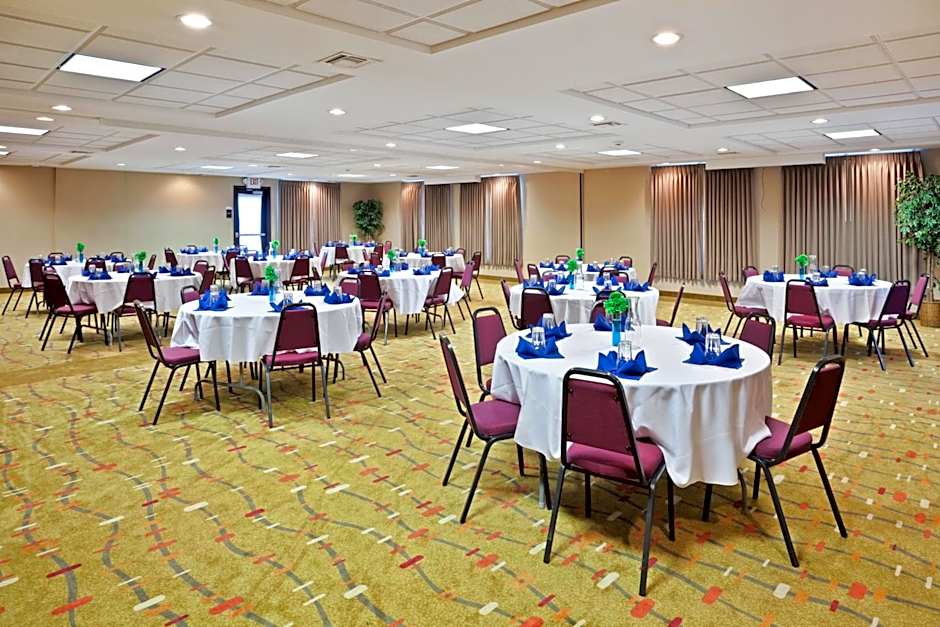 Holiday Inn Express & Suites Albany by IHG