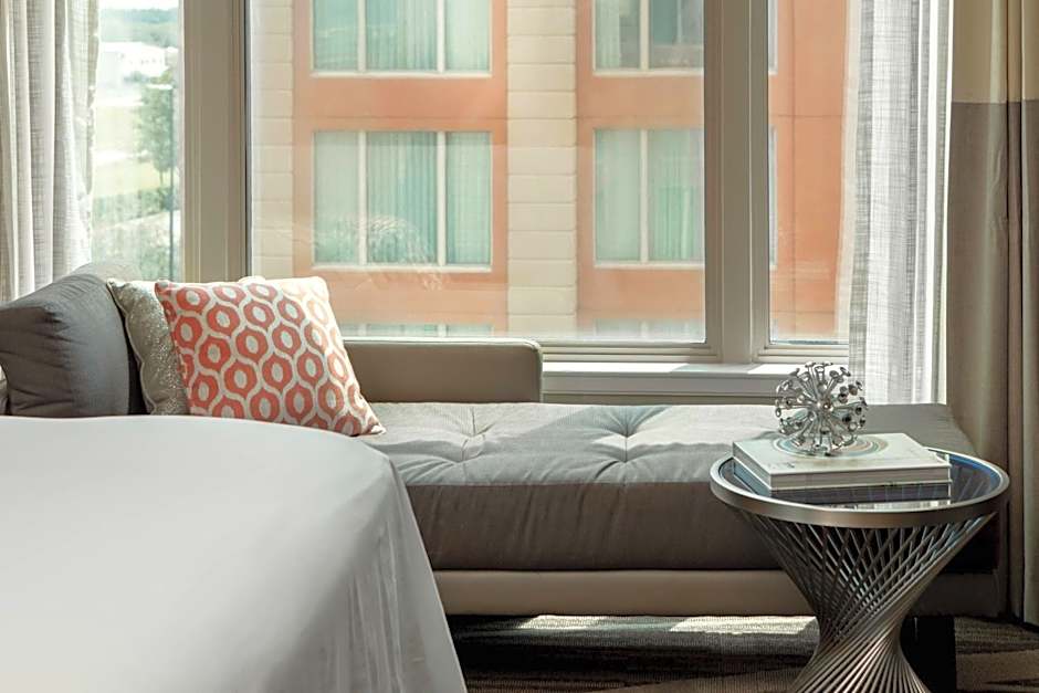 Renaissance by Marriott Tampa International Plaza Hotel