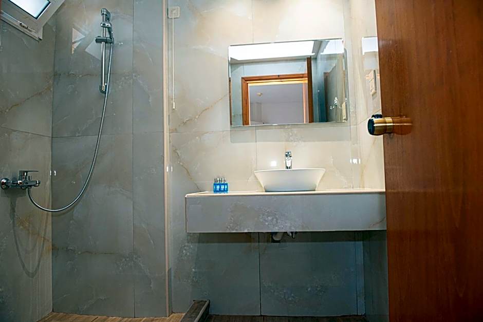 Danelis Studios & Apartments