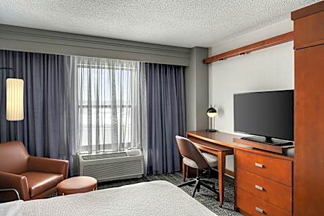King Room with Bathtub - Mobility Access/Hearing Accessible