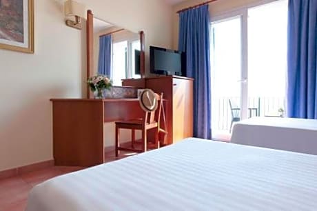 Triple Room with Side Sea View