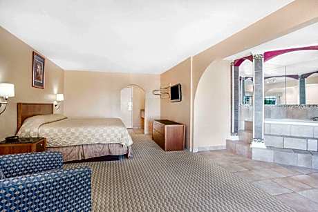 King Suite with Spa Bath- Non-Smoking
