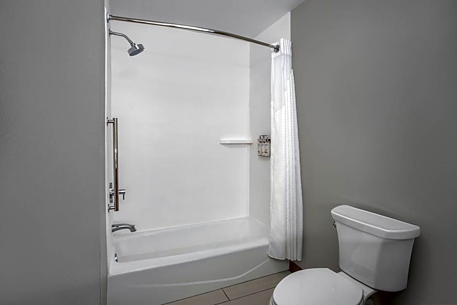 Holiday Inn Express Hotel And Suites Clinton By IHG