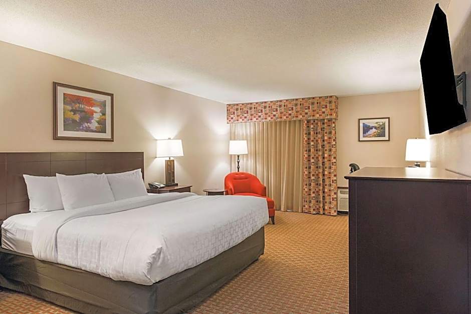 Clarion Hotel Convention Center