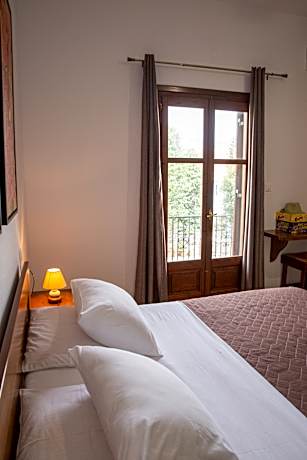 SPACIOUS DOUBLE BACK YARD