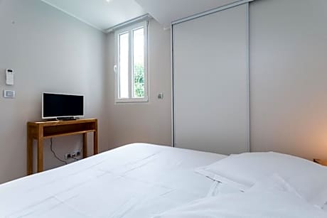 Deluxe Apartment with Garden