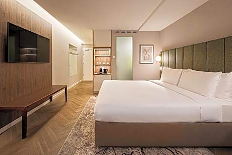Standard King Room with Courtyard View - Up To 3 Persons