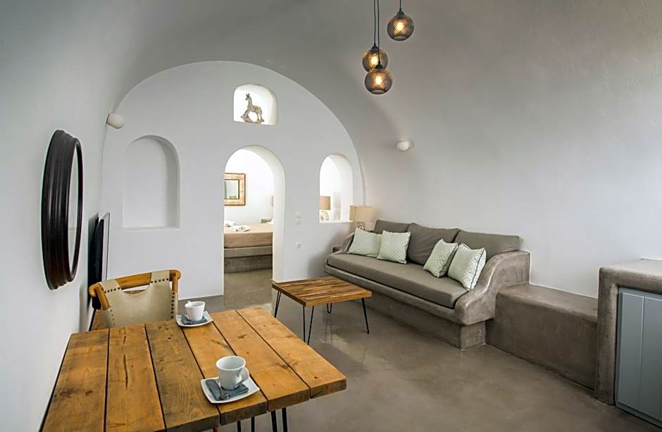 AQUA SERENITY LUXURY SUITES SANTORINI