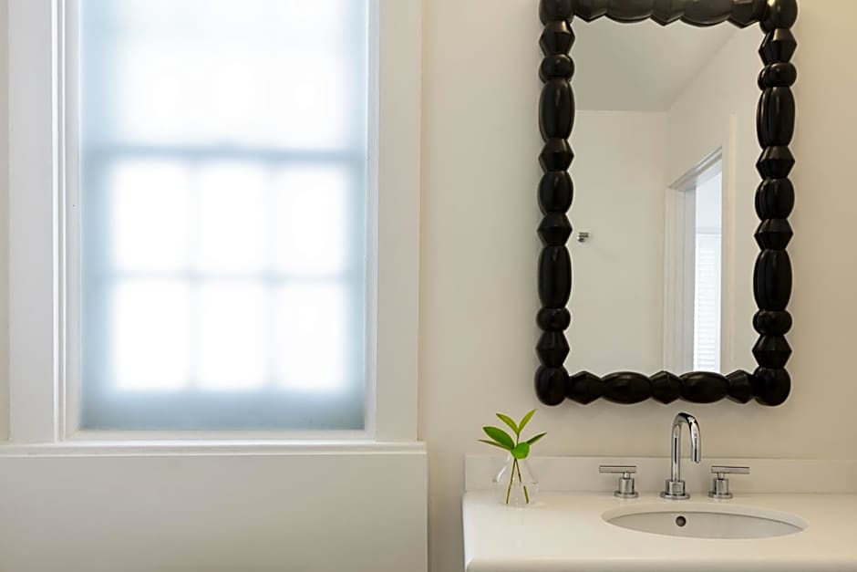 Lighthouse Hotel - Key West Historic Inns