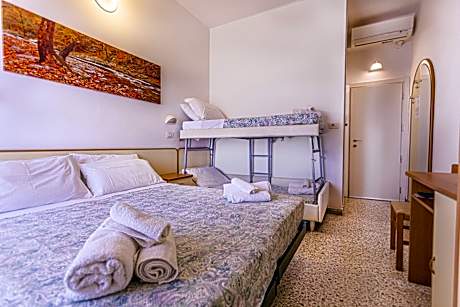 Quadruple Room with Sea View