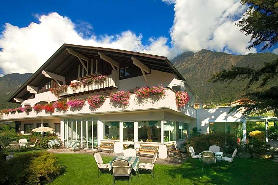 PALMENGARTEN Hotel Gstör