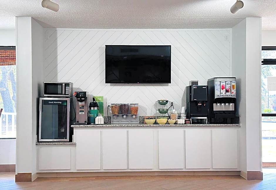 Days Inn by Wyndham Eglin AFB