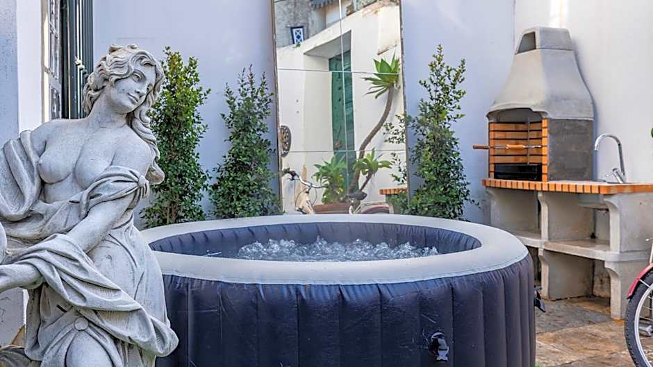 Sintra WOW - Unique double Smart Room in 17th century Palace! Hot tub, Snooker, BBQ, PS5, Sauna, Gym