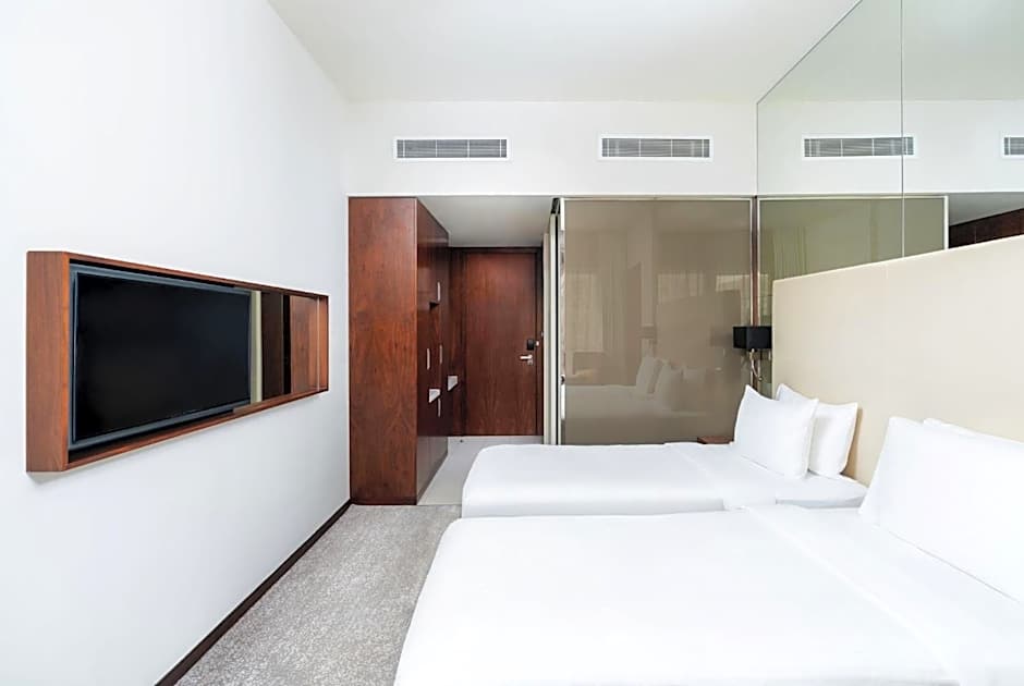Photo 1 of 4 of 1 Twin Bed, High Floor