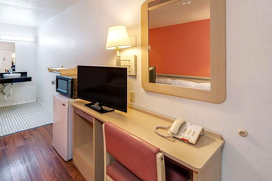 Motel 6-Greenville, TX