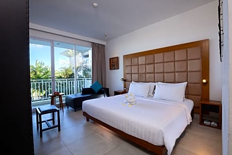 Deluxe Double or Twin Room with Pool View