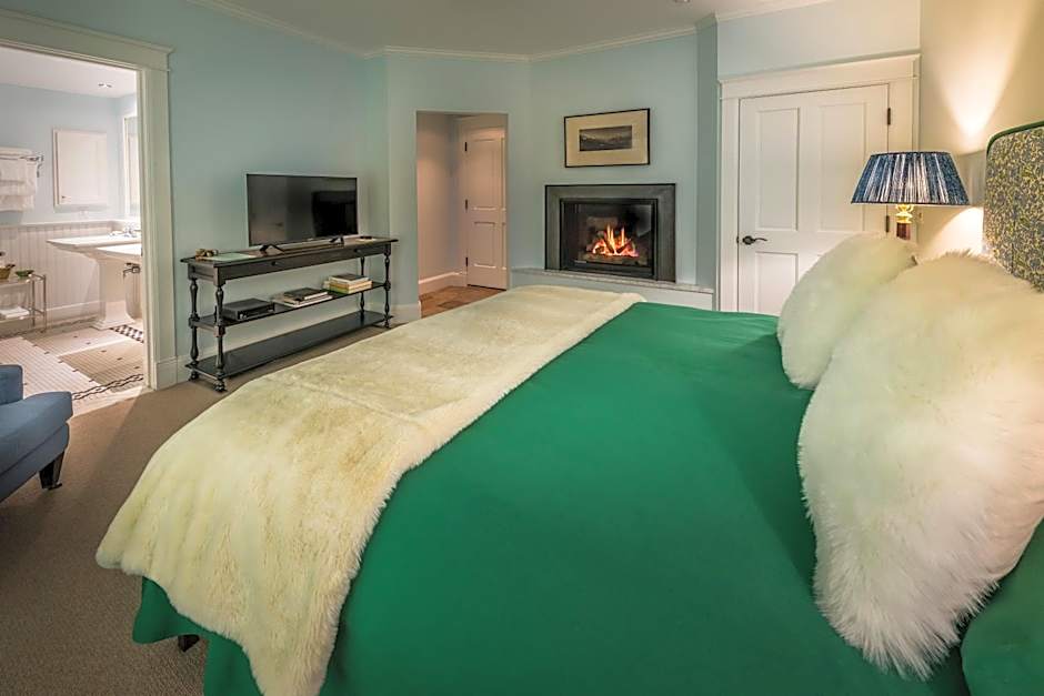 Photo 1 of 2 of 1 King Bed