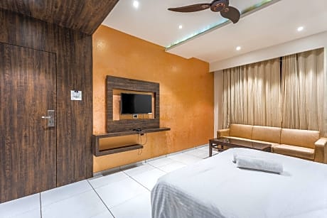 HOTEL SAMRAT INTERNATIONAL