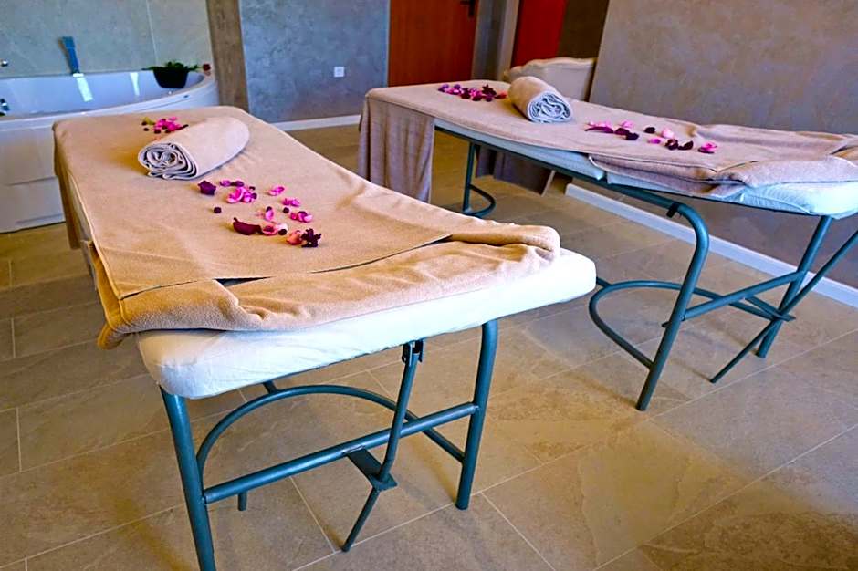 Paradise Hotel & Relax Center