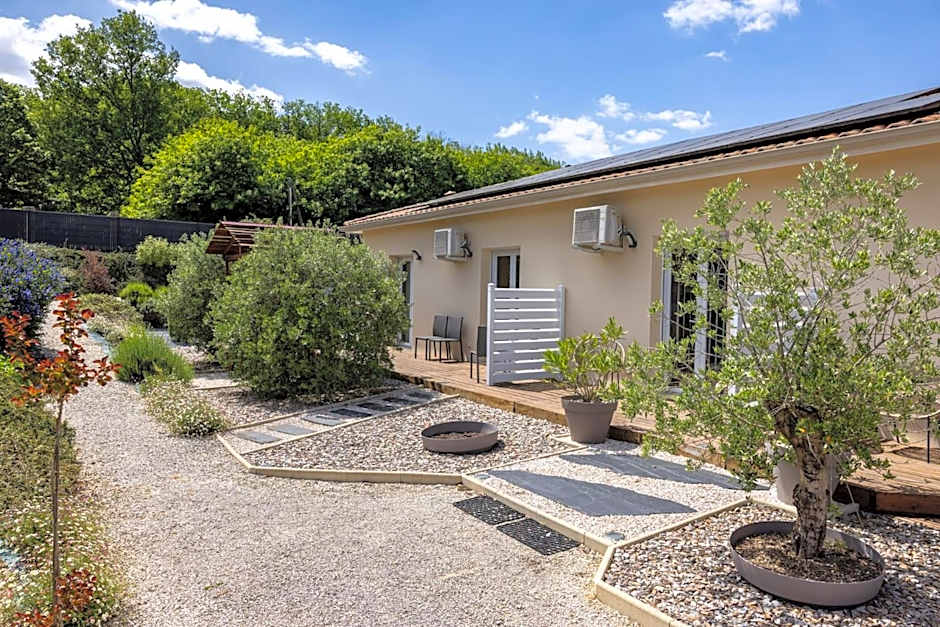 "Notre Bastide" Maison et table d'hôtes sur réservation, Piscine, Climatisation, Jacuzzi, Prise pour VE