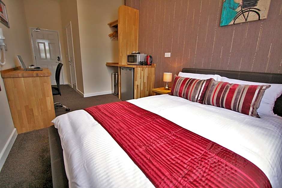 Central Hotel Gloucester by RoomsBooked