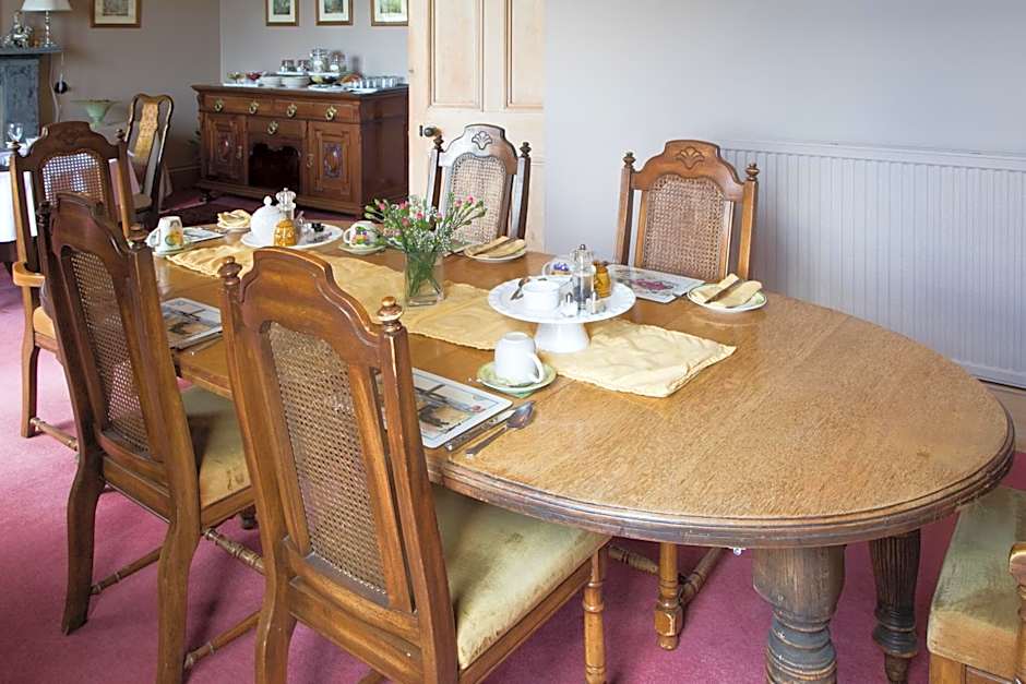 Whitehouse Country House