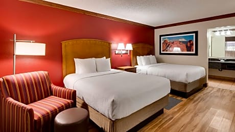 Queen Room with Two Queen Beds and Roll-In Shower - Mobility Accessible/Non-Smoking