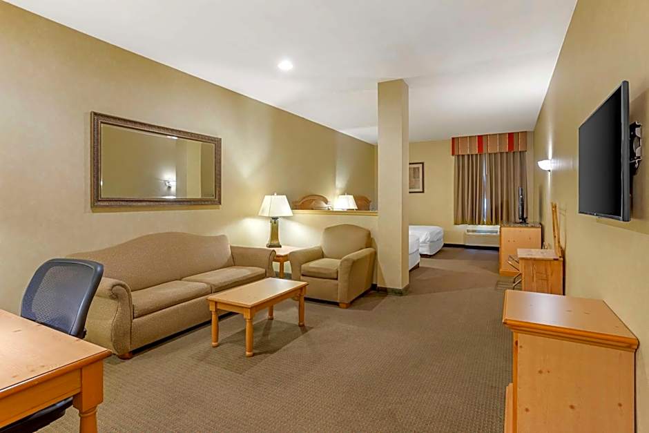 Best Western Plus Revere Inn And Suites
