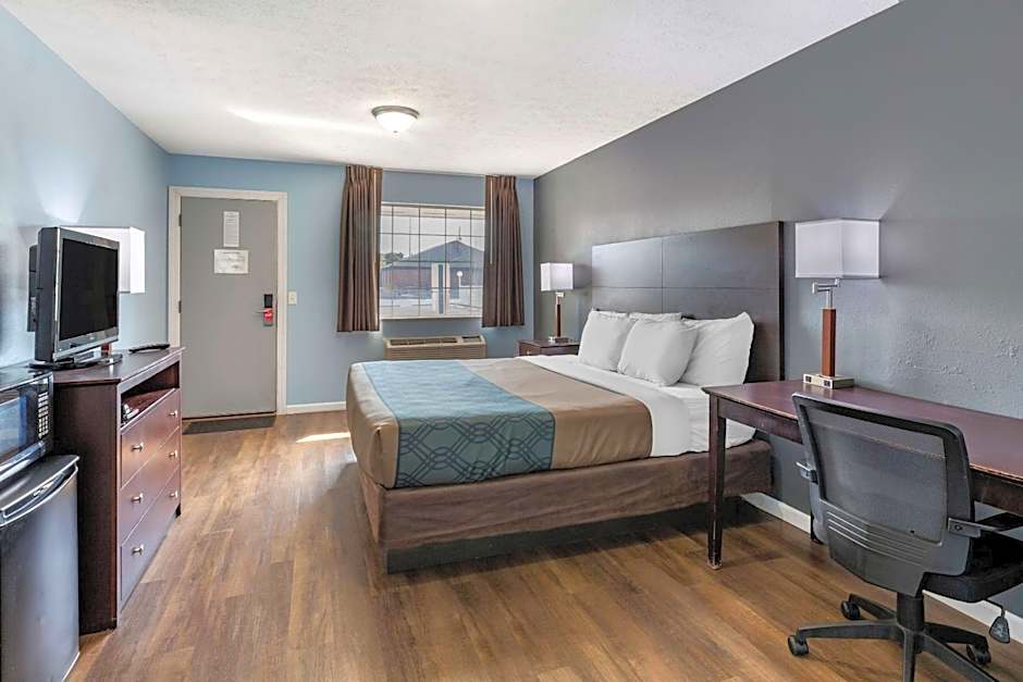 Econo Lodge Inn & Suites Sandusky South