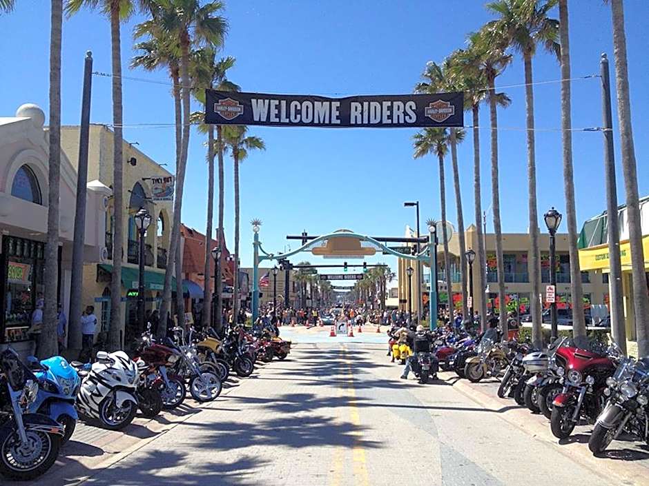 Cozy Studio Suite Near Beach w Kitchenette #5