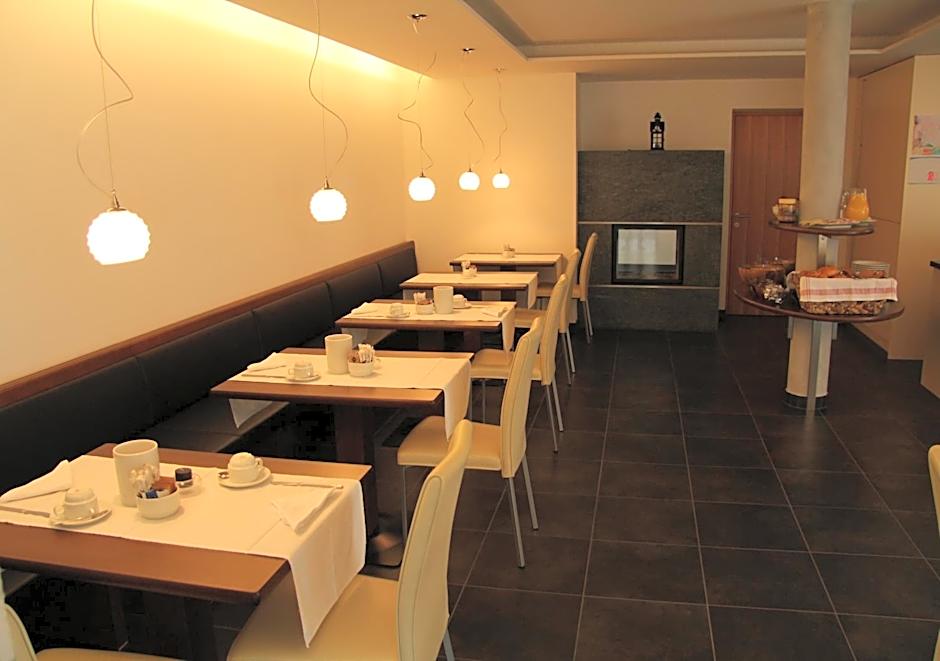 Garni - Hotel Am Burghuegel