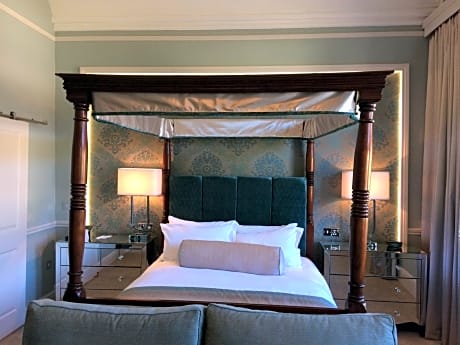 Deluxe Queen Room with Queen Bed - Non-Smoking