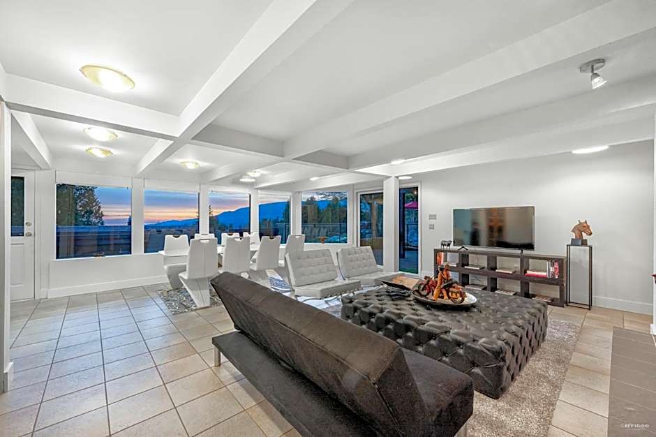 Seymour Private Bedroom, Ensuite Bathroom with Shared Pool, Hot Tub with Views