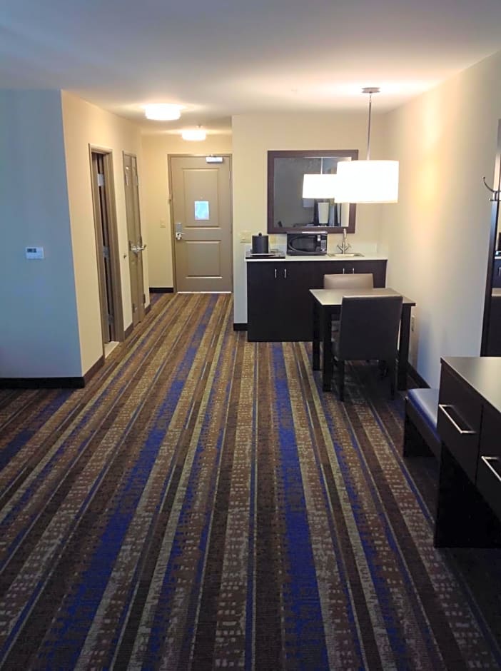 Holiday Inn & Suites Tupelo North
