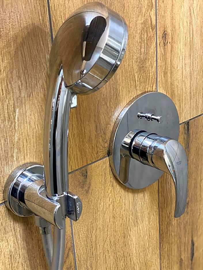 Thruster - Rooms, Kitchen, Chill-Out Zone-Netflix, Lobby-Netflix