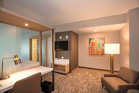 Queen Suite with 2 Queen Beds - Trundle Bed