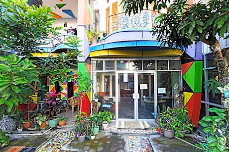 OYO 91601 Double-Degree Syariah (Female & Family)