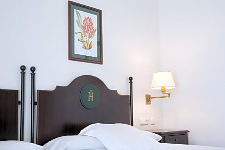 DOUBLE ROOM WITH EXTRA BED FOR 3 ADULTS