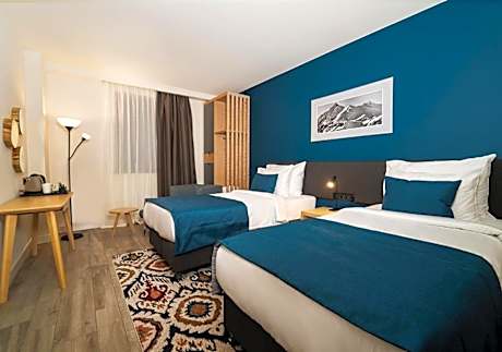 Twin Room with Mountain View