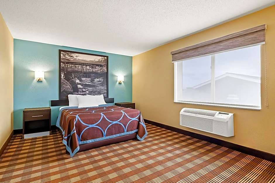 Super 8 by Wyndham Osseo WI
