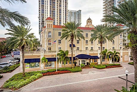 Hampton Inn By Hilton & Suites St. Petersburg/Downtown