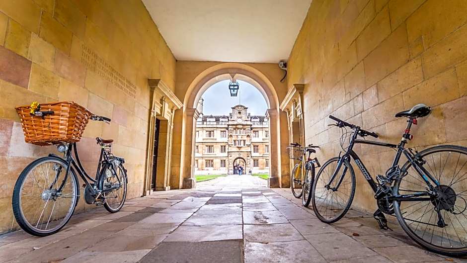 Cosy Loft Apartment Just Off Vibrant Mill Rd CB1 - Walk to Station and City Centre