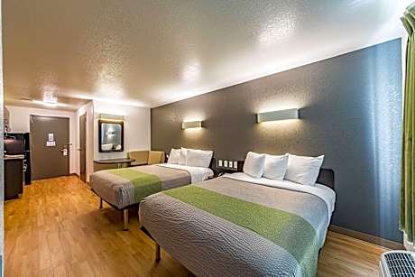 Deluxe Queen Room with Two Queen Beds - Non-Smoking