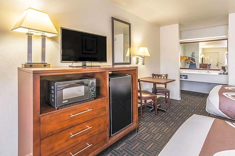 Quality Inn Fresno Near University