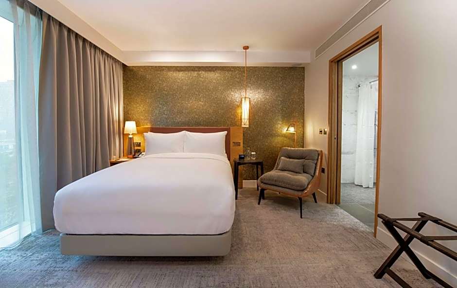 Lincoln Plaza London, Curio Collection By Hilton