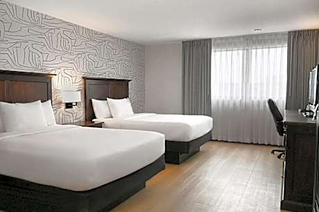 Traditional 2 Queen Beds